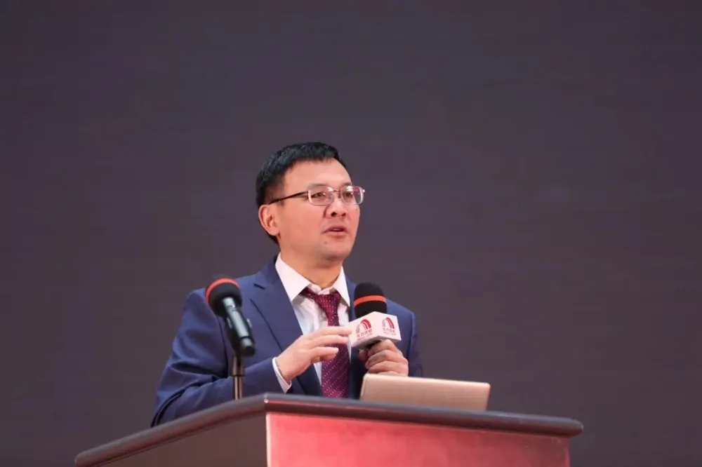 业绩增长又快又稳又好,估值还低,投资东方雨虹投的就是确定性